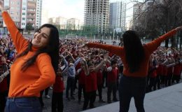 Bu okul çok başka! Türküler eşliğinde sınıfa