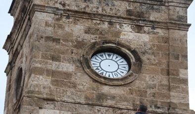 Antalya’nın sembollerindendi! Çalınan saatin ikizi yerine takıldı