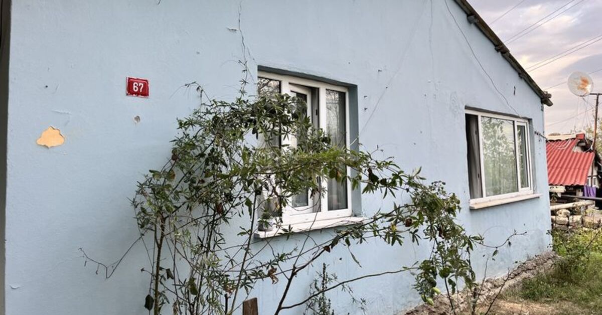 Sultangazi’de motosikletli şüpheliler gecekondunun bahçesinde 2 kişiyi silahla yaraladı