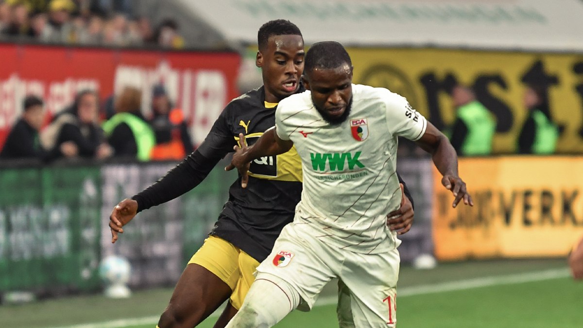 Borussia Dortmund, Augsburg’a mağlup oldu