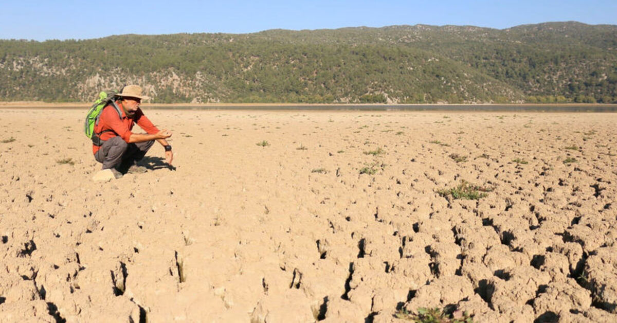 Doğa sporcularının 20 yıldır geldikleri gölde şoke eden manzara: Su 150 metre çekildi