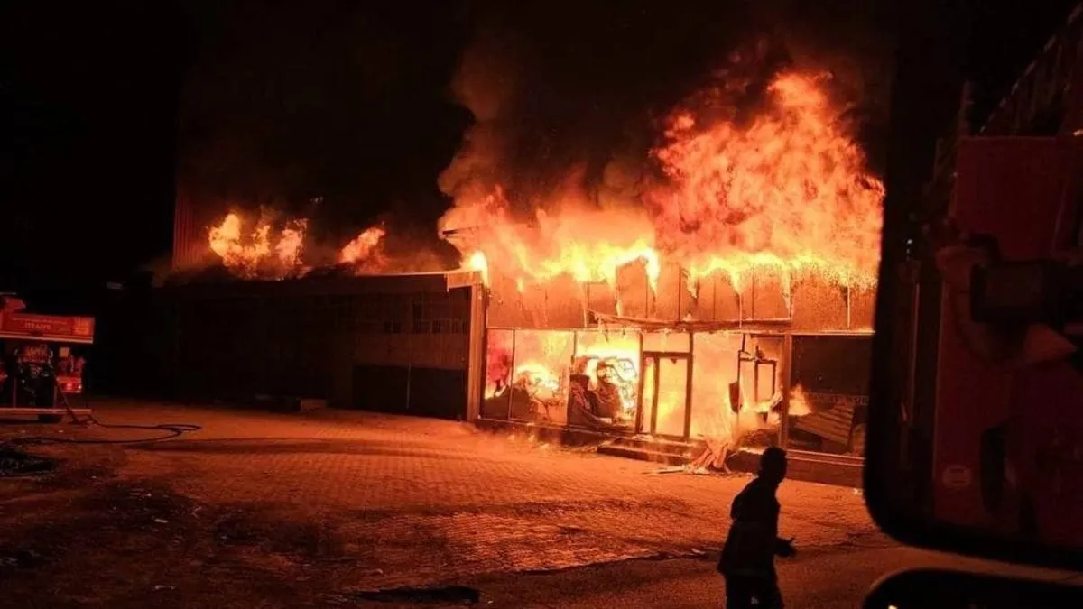 Sanayi sitesindeki 6 iş yeri kül oldu