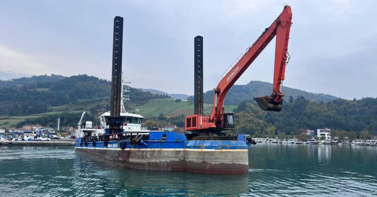 Yakakent Balıkçı Barınağı’nda dip temizliği çalışması başlatıldı