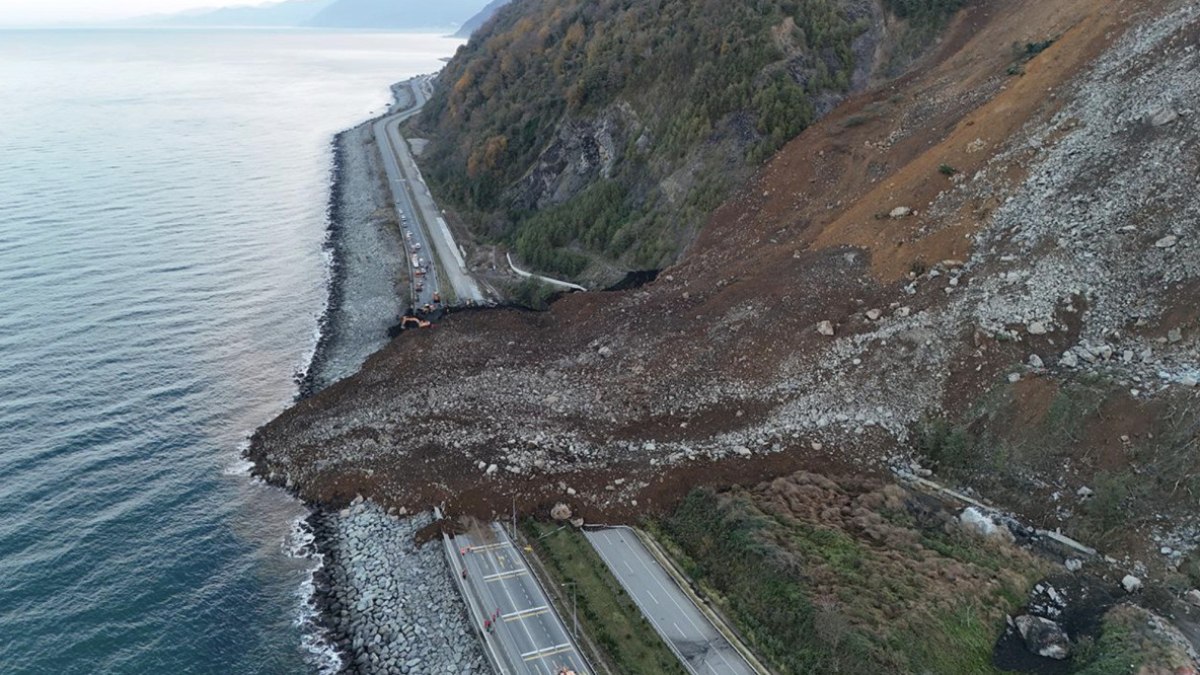 Artvin’deki heyelanda 100 bin ton toprak kütlesi hareket etti