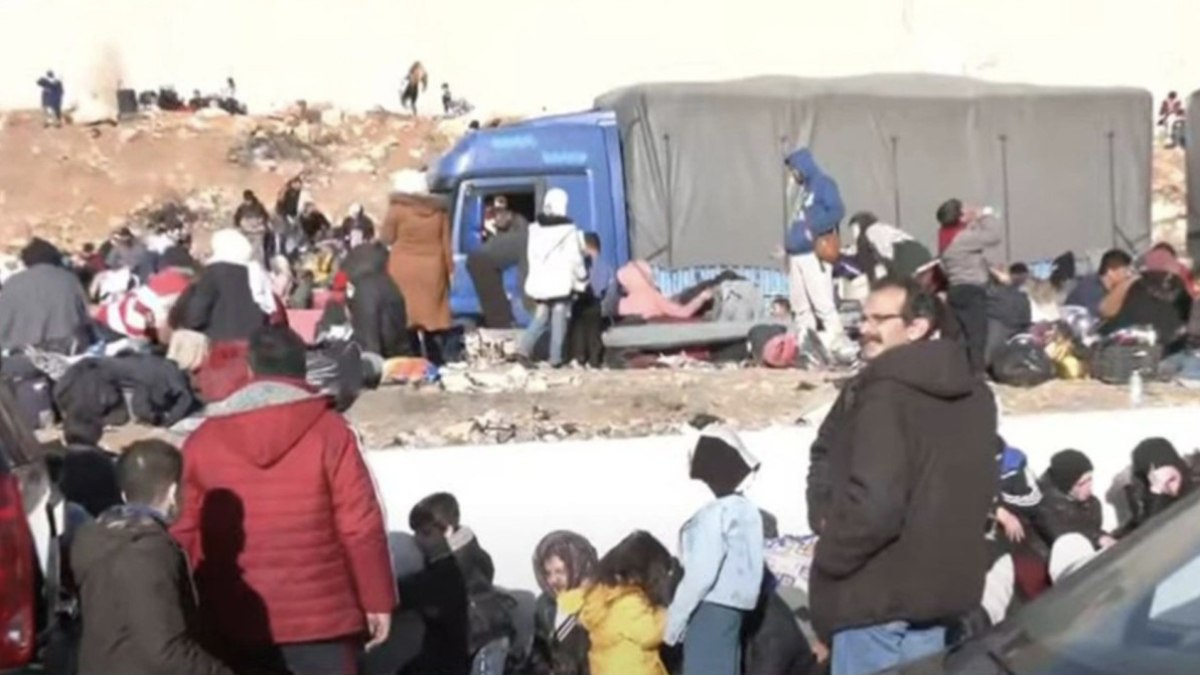 Suriye-Lübnan sınırında iki yönlü göç dalgası sürüyor