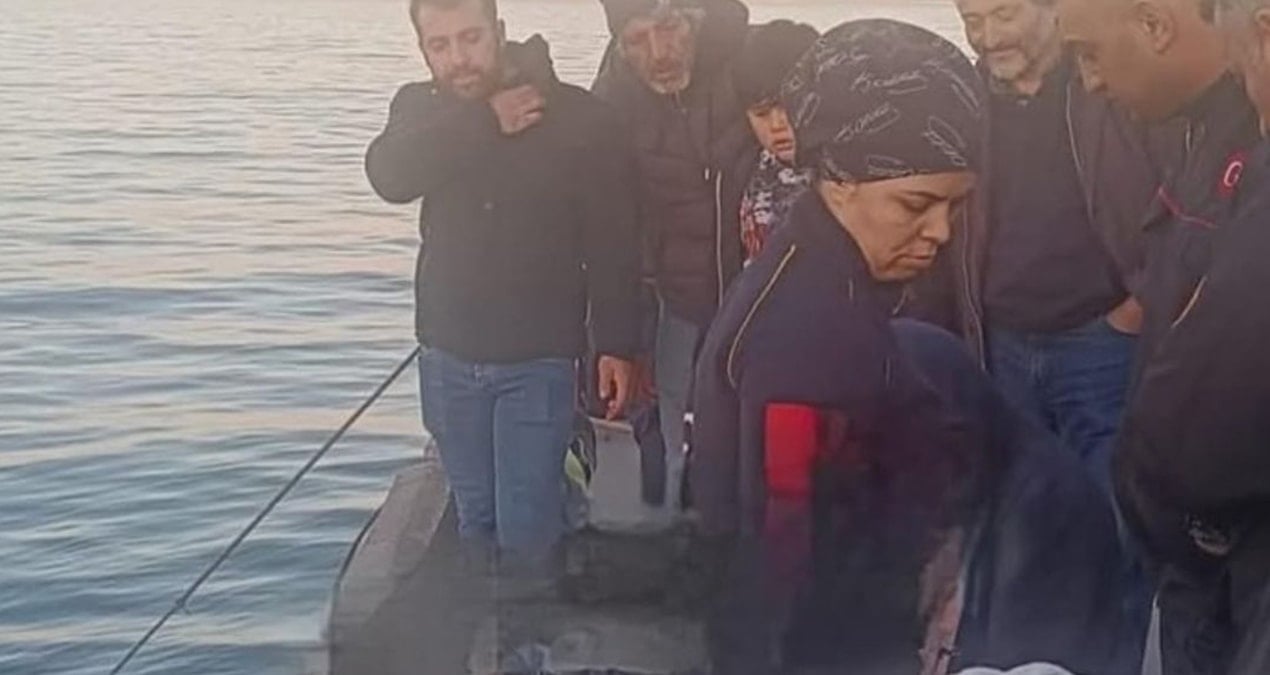 Denize düşen balıkçının imdadına arkadaşları yetişti