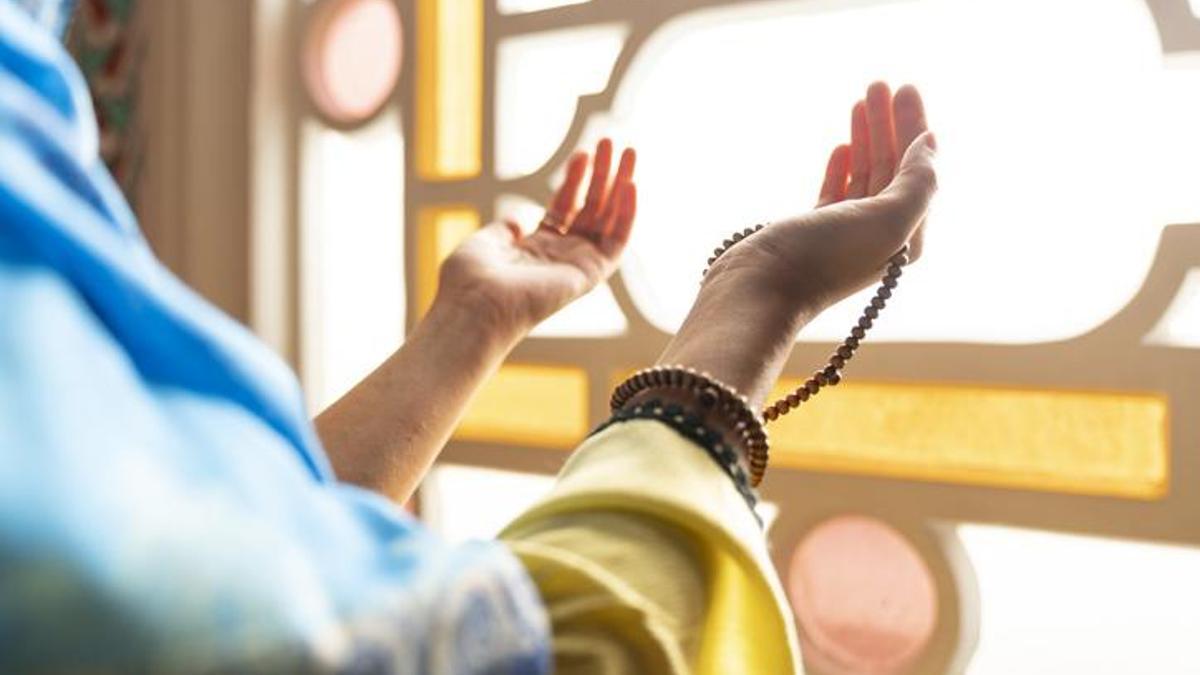 Adetli (hayızlı) kadınlar kandil gecelerinde ne yapmalı? Kandilde adetliyken (regl) yapılması gerekenler!