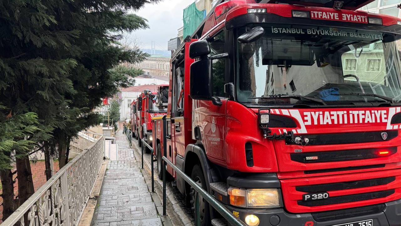 Beşiktaş’ta 6 katlı binada çıkan yangın söndürüldü