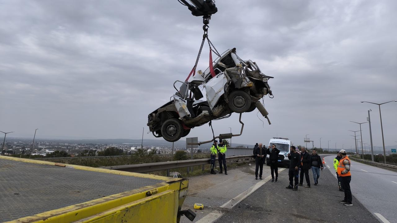 Hatay’da tırla otomobil çarpıştı: 2 ölü, 1 yaralı