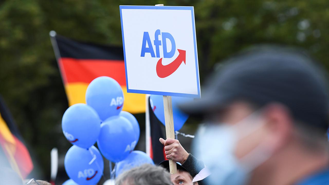 Almanya’da aşırı sağcı AfD, ilk kez bir ankette birinci parti konumuna geldi