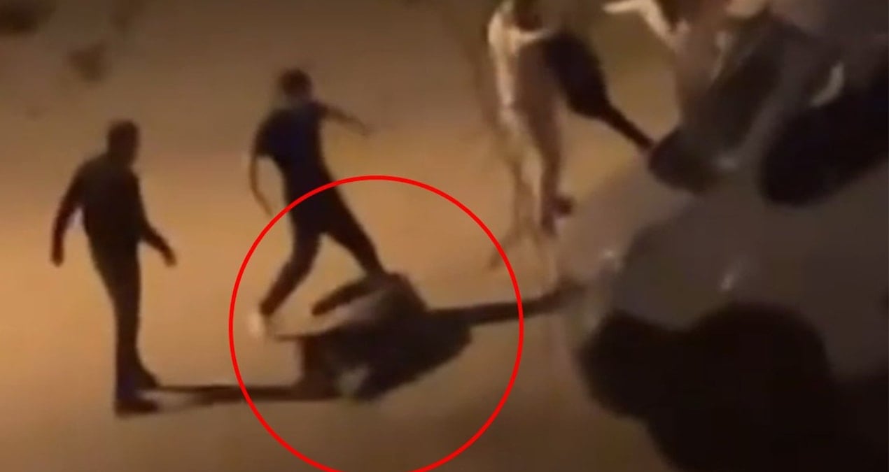 Tartıştığı 4 kişi tarafından sokak ortasında tekme tokat dövüldü